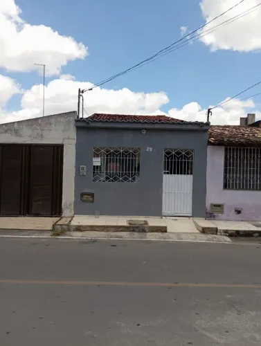 Casa no Loiola com 2 quartos, 2 banheiros, varanda, sala, cozinha e quintal