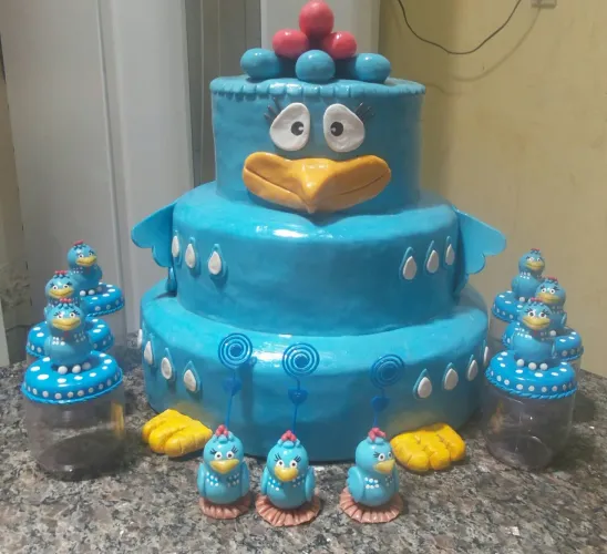 Bolo fake Galinha Pintadinha