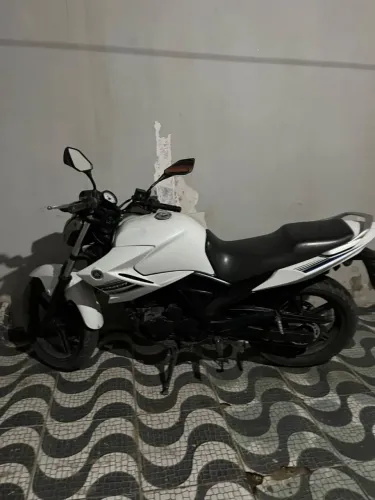 Fazer 250 14/15 com multa