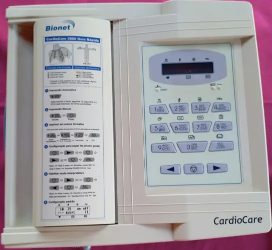 Eletrocardiógrafo cardiocare ECG 12 canais