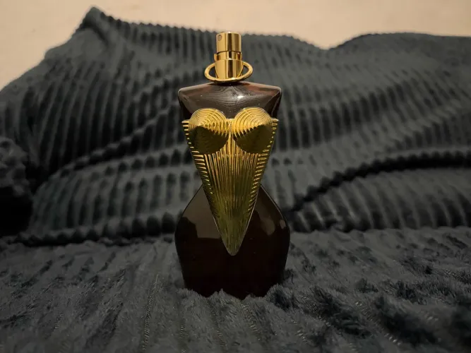 Gaultier Divine Le Parfum (Eau de Parfum Intense), da marca Jean Paul Gaultier. 100ml