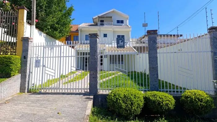 Sobrado com 3 quartos para alugar por R$ 4000.00, 151.95 m2 - ALTO TARUMA - PINHAIS/PR