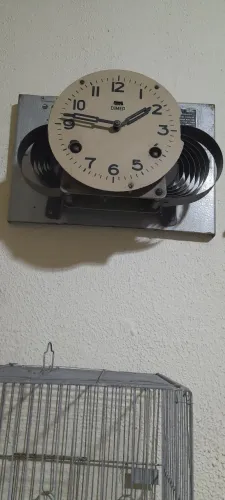 Maquina de relogio de ponto antigo 