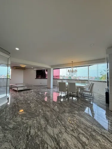 Vendo apartamento no São Francisco com Vista Parcial Mar