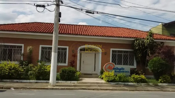 Casa com 4 quartos à Venda, Centro - Pindamonhangaba