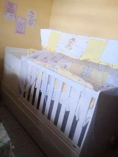 Berço cama com cômoda usado poucas vezes