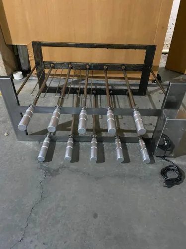 CHURRASQUEIRA GIRATÓRIA INOX 80×60 MAIS 10 ESPETOS
