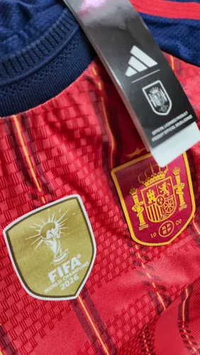 Camisa Espanha com patch de campeã