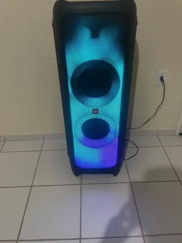   Torre de som partybox 1000, troco em iPhone 17 pago a diferença! Aceito proposta. 