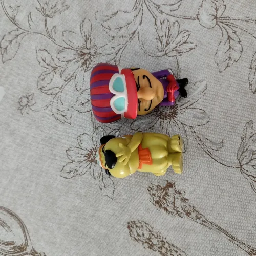 Dicky Vigarista e Mutley, figuras do Bobs