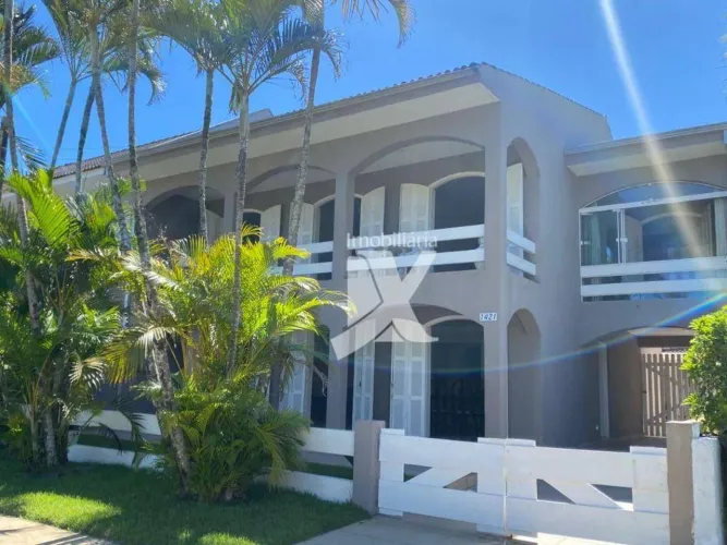 Casa com piscina e ar + 4 dorm ( sendo que 2 são suítes) para alugar, 320 m² por R$ 2.800/