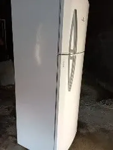 Geladeira contimental frosfree 450 litros grande espaçosa