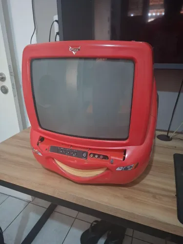 Televisão de tubo com defeito