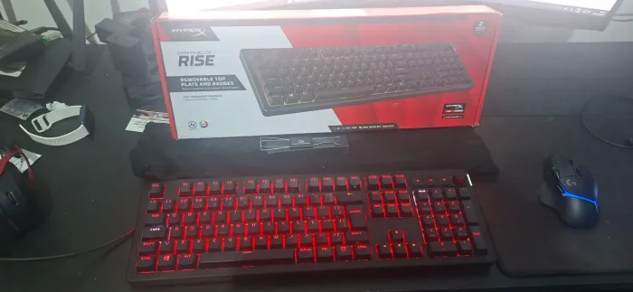 Teclado Mecânico Gamer HyperX Alloy Rise GKBD Full Size, ABNT2, RGB, Switch Red linear