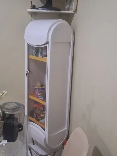Expositor/Vitrine com Porta de Vidro - Excelente Estado - R$ 230 ?