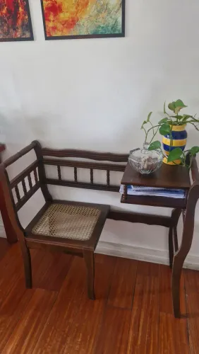 Escrivaninha antiga.