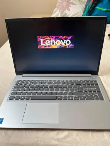 Notebook semi novo sem detalhes
