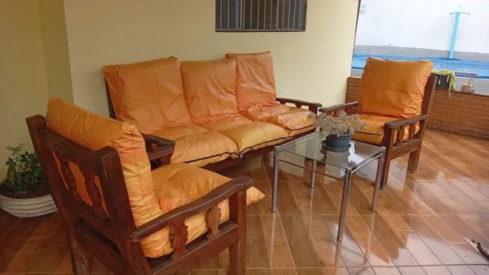 Sofá madeira maciça 
