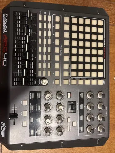 CONTROLADORA AKAY APC40 mk1