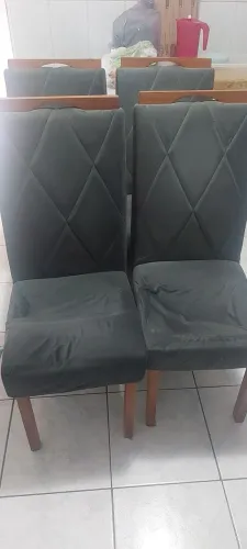 Cadeira com avarias só arrumar os estofado 1 ano de uso
