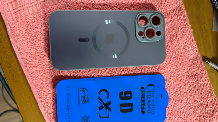 6 capas de celular iPhone 15 pro Max por 100 reais