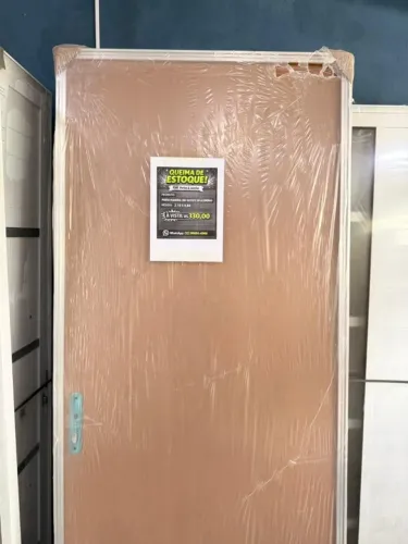 PORTA MADEIRA BATENTE EM ALUMINIO