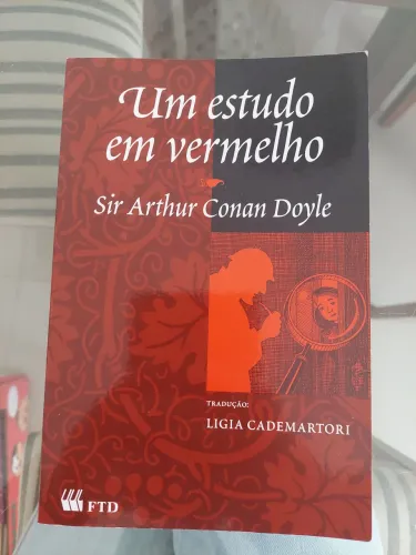 Livro Um Estudo em Vermelho Sir Arthur Conan Doyle