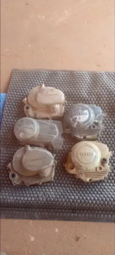 Lote com 5 Tampas de Motor Originais Honda e Yamaha - Usadas em Bom Estado