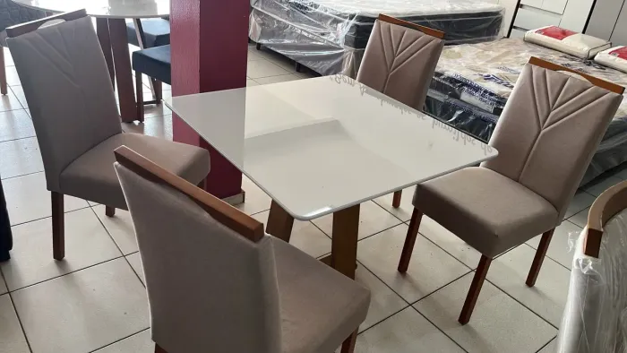 Mesa de Jantar 4 Cadeiras - Tampo de Vidro