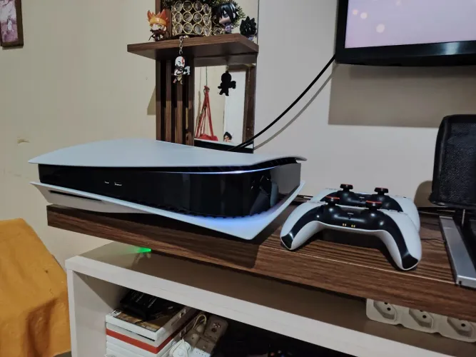 Ps5 + 2 controles e 80+ jogos.