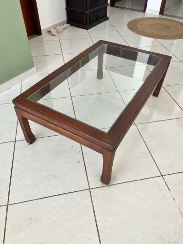 Mesa de madeira maciça