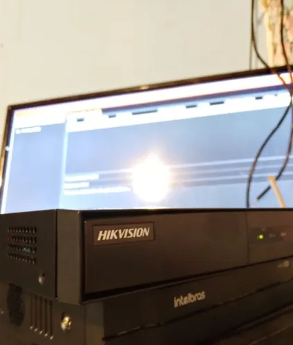 DVR Hikvision 16 canais com HD 2TB