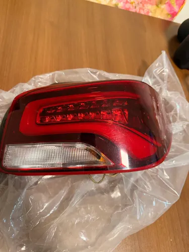 Vende-se lanterna traseira direita Onix com LED