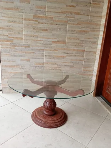 Mesa de centro madeira com tampo de vidro temperado