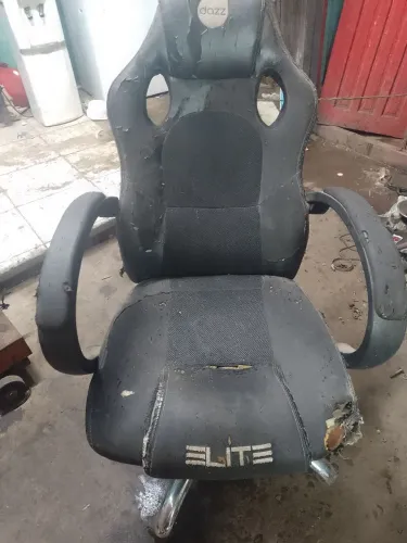 Cadeira gamer faltando trocar o pano