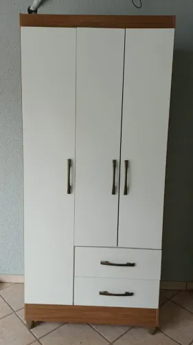 Guarda roupa 3 portas e 2 gavetas