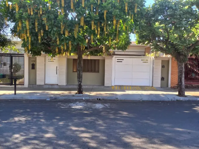 Venda de Casas / Padrão na cidade de Cosmópolis