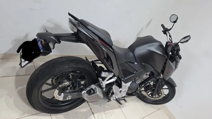 Vendo & Financio Honda CB 300 ano 2024 documento ok toda revisada sem detalhes semi nova!