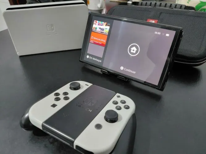 Nintendo Switch Semi-Novo + Case e suporte