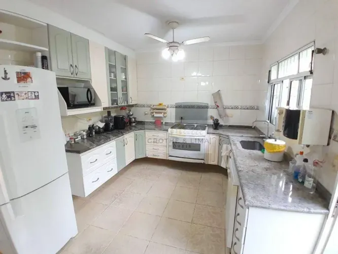 Casa Comercial à Venda no Jardim América 3 Suítes, Edícula, 330m² de terreno e 218m² de C