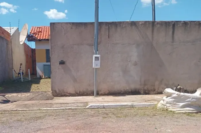 VENDO CASA QUITADA OU TROCO POR APARTAMENTO(STA INES/SÃO CARLOS/ALVORADA/PAIAGUAS-CUIABÁ)