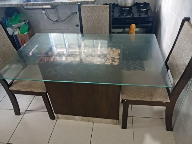 Mesa de vidro com 6 cadeiras 