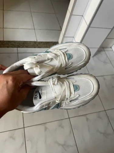 VENDO TÊNIS MODELOS ESPORTIVO FEMININO 