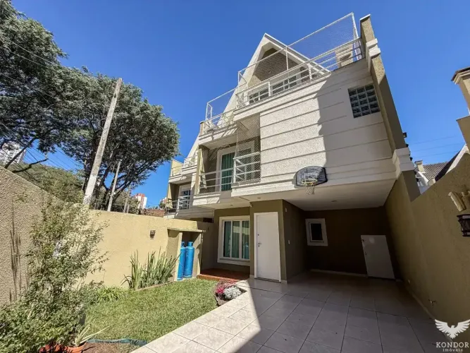 Sobrado no CAMPO COMPRIDO com 230m²