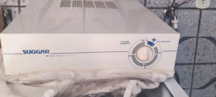 secadora de roupas de parede da marca Suggar (modelo Master Turbo / Compacta)