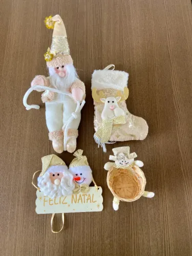 Kit Decoração de Natal Dourado e Bege com 4 Peças