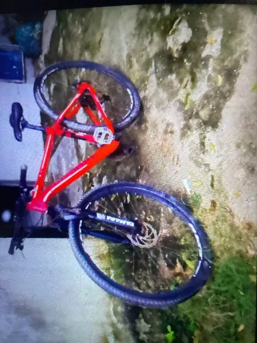 Vendo uma bicicleta bem conservada e com a documentação 