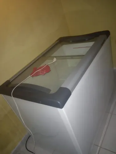 Freezer 2 porta de vidro 