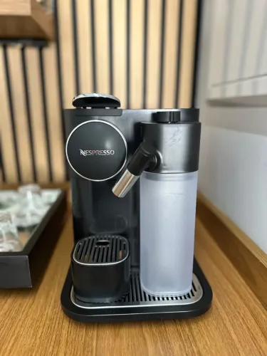 Nespresso Gran Lattissima Preta 110V