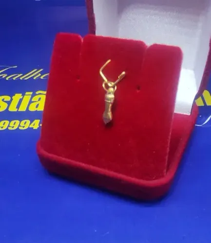 Pingente Religião Figa Peso 0.32 Grama 11 mm Ouro 18 Kilates                              